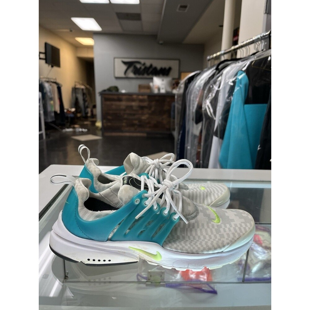 Nike Presto White / Aquamarine Womens Shoes Size 6